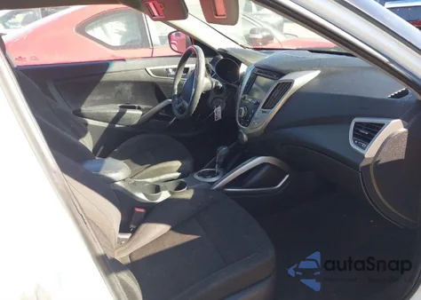 2016 Hyundai Veloster z USA, uszkodzony, nr VIN KMHTC6AD1GU288392